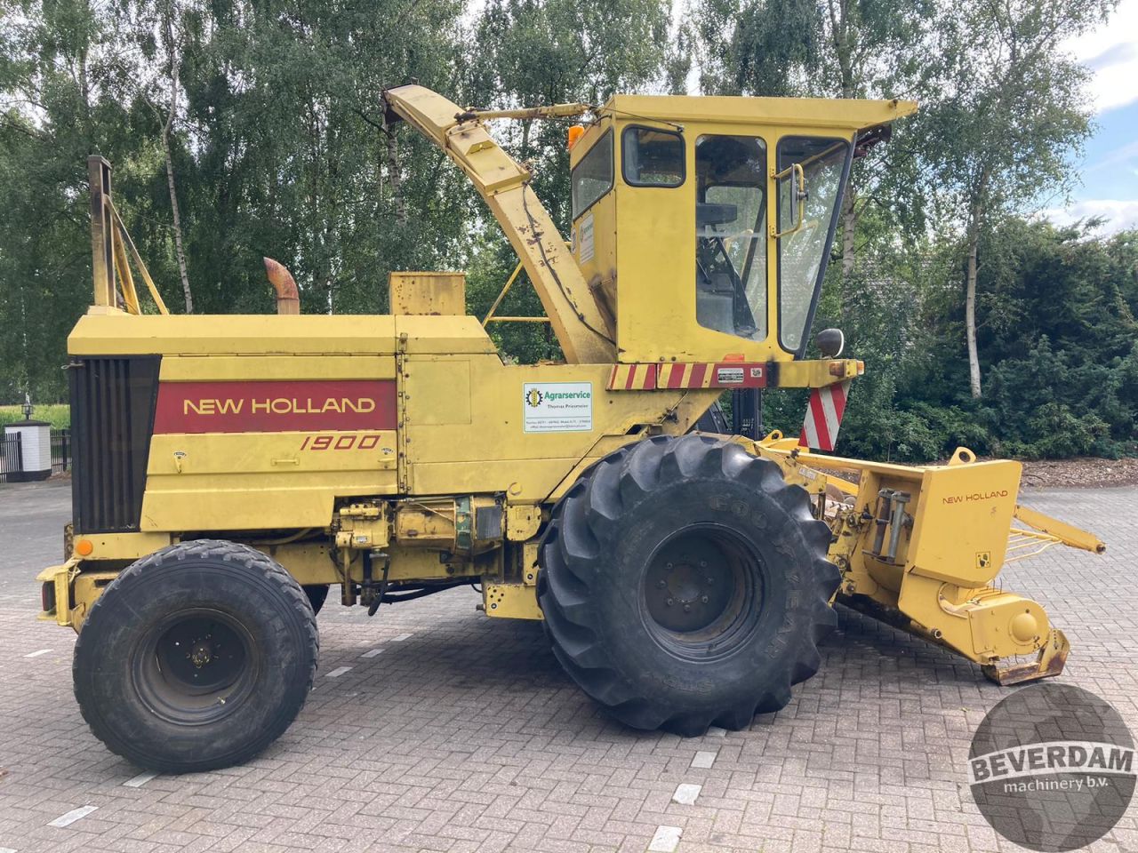 New Holland 1900