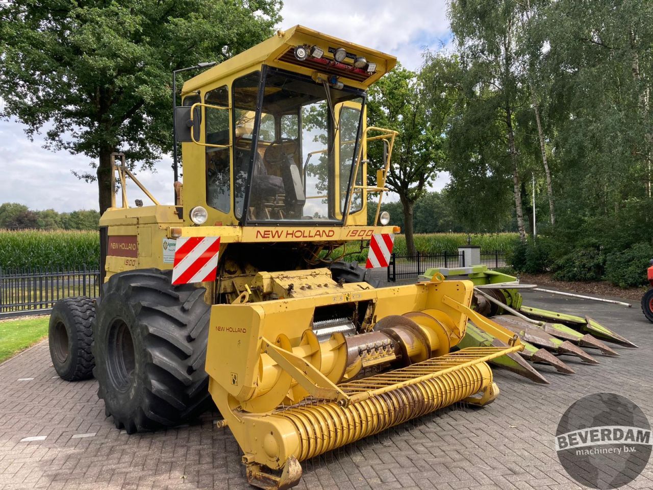 New Holland 1900