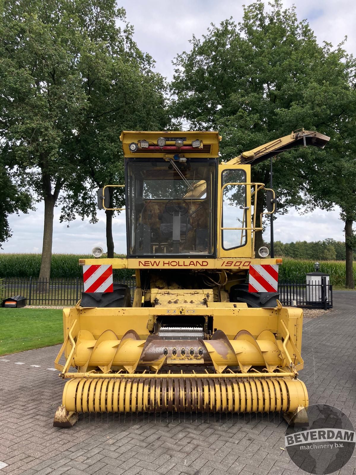 New Holland 1900