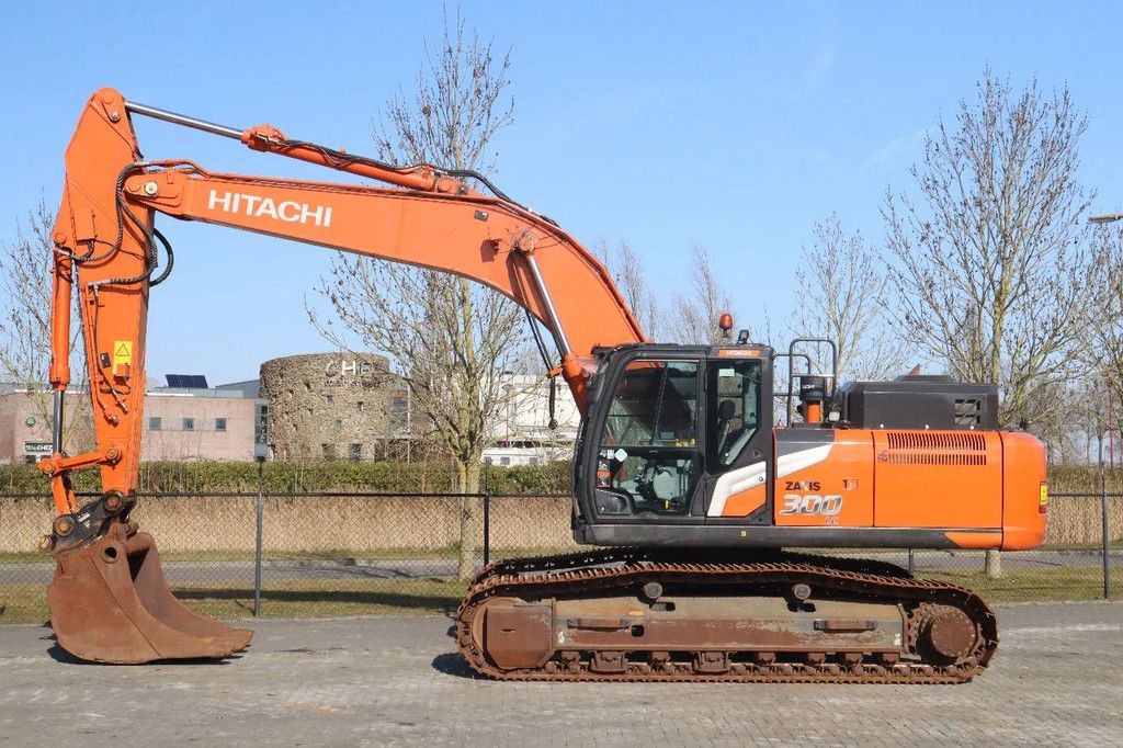 Hitachi ZX300 LC-7 | BUCKET | QUICK COUPLER | GOOD U/C!