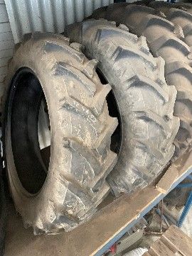 Pirelli 12.4 R32