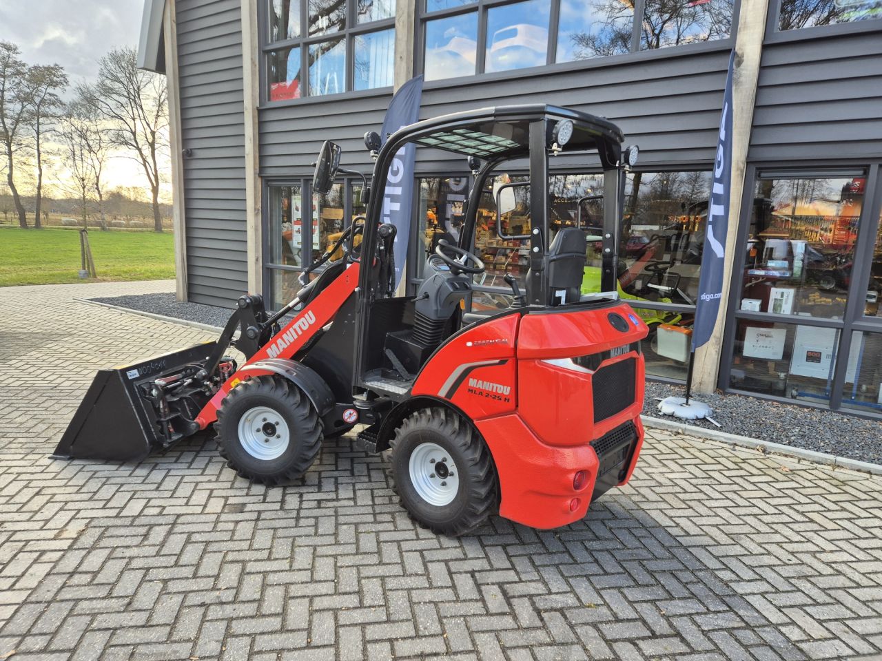 MANITOU MLA 2-25H miniloader with weight of 1740 kgs