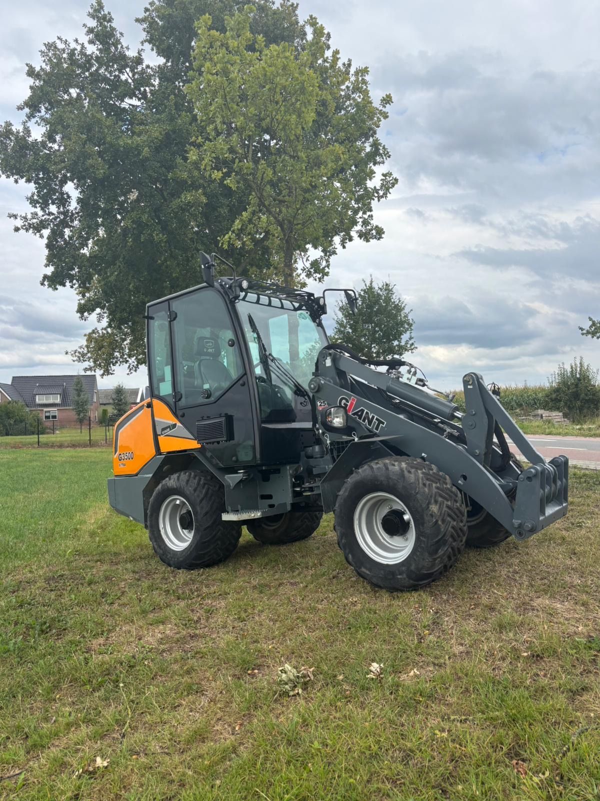 Giant g3500extra mini shovel