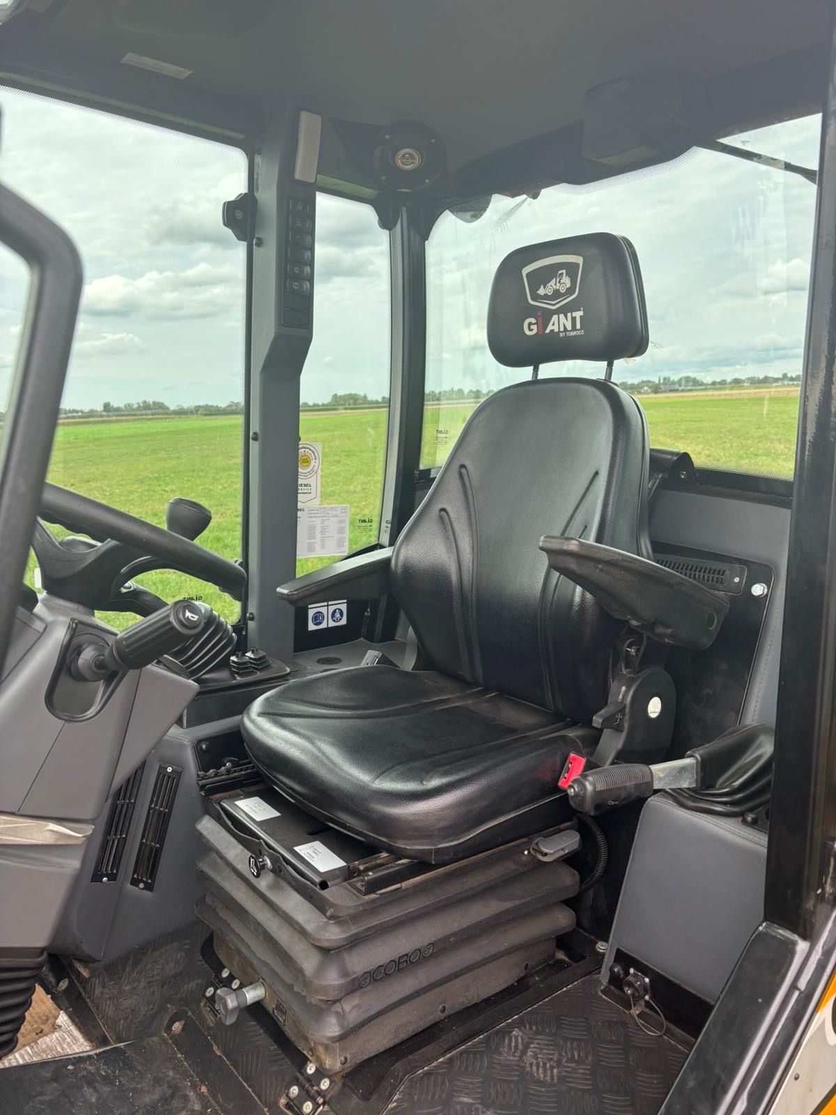 Giant g3500extra mini shovel