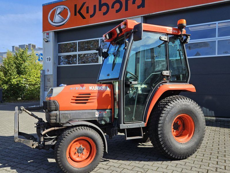 Kubota STV 32