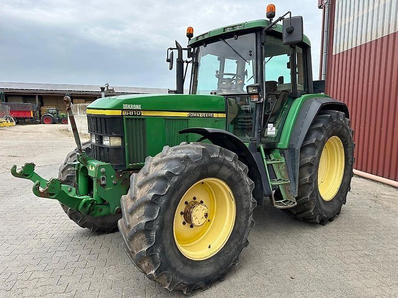 John Deere 6810