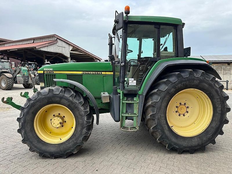 John Deere 6810