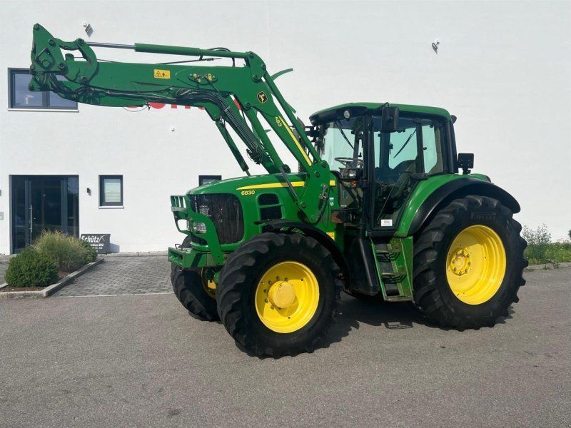 John Deere 6830 mit Frontlader 683