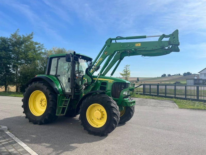 John Deere 6830 mit Frontlader 683