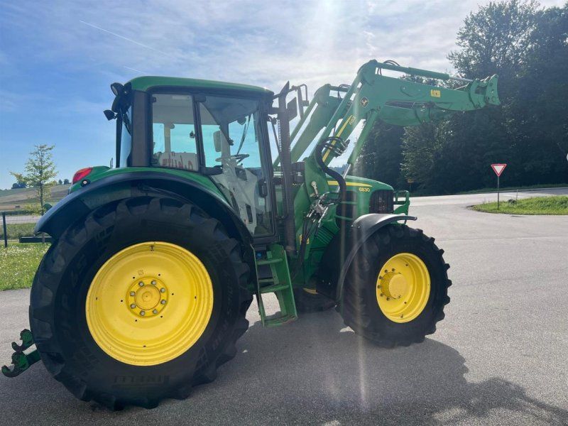 John Deere 6830 mit Frontlader 683