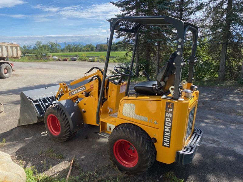 Knikmops KM 140