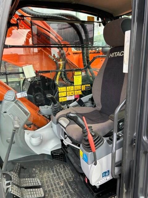 Hitachi ZX 225 US LC-5 B