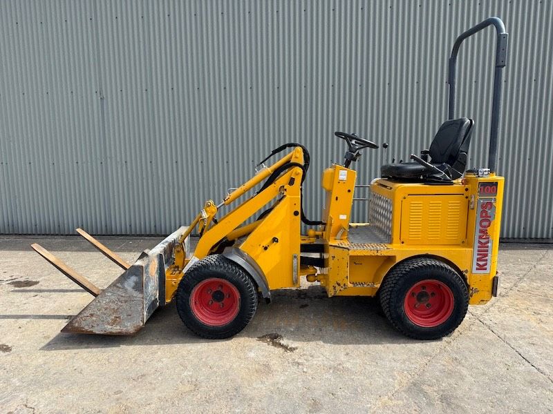 Knikmops KM 100