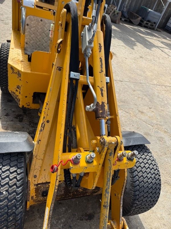 Knikmops KM 100