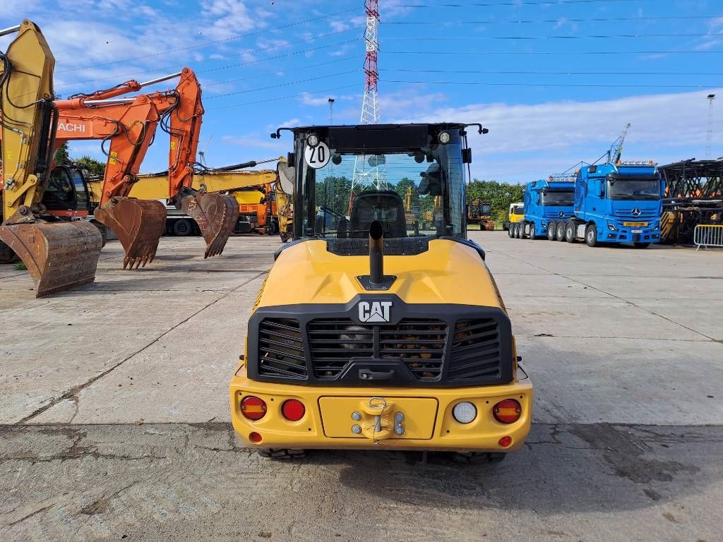 CAT 906 (Bucket + Forks)