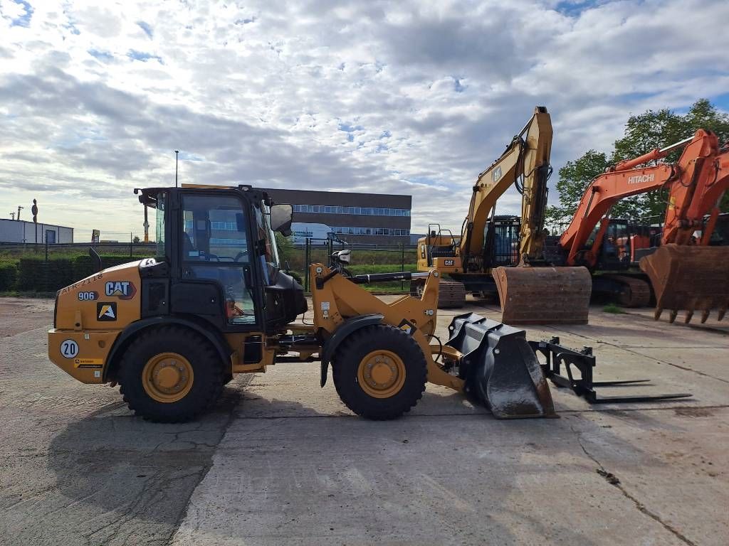 CAT 906 (Bucket + Forks)