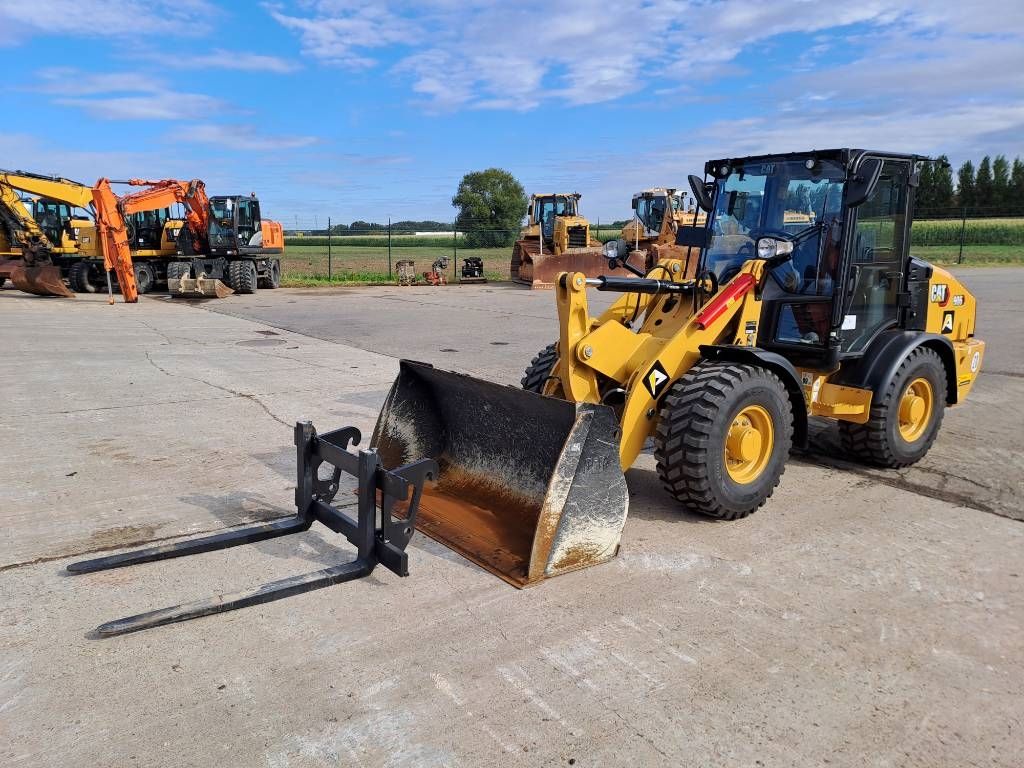CAT 906 (Bucket + Forks)