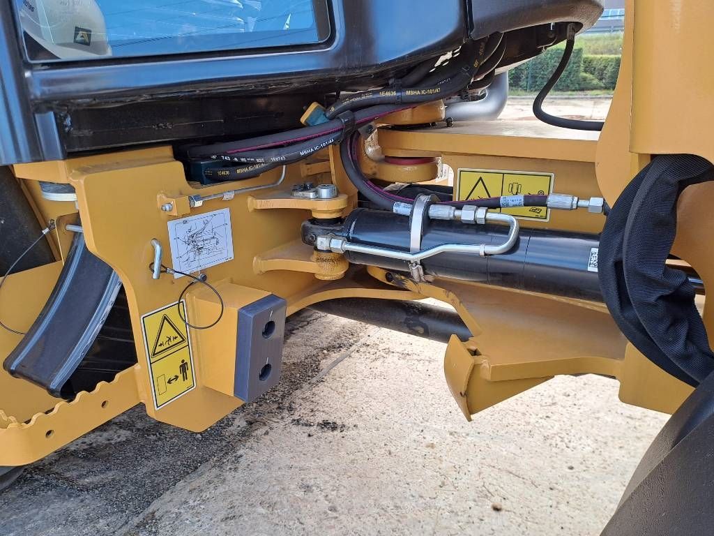 CAT 906 (Bucket + Forks)