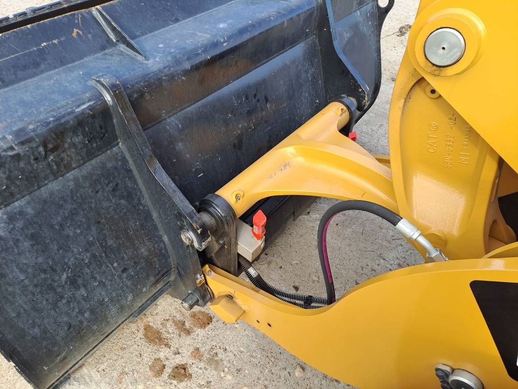 CAT 906 (Bucket + Forks)