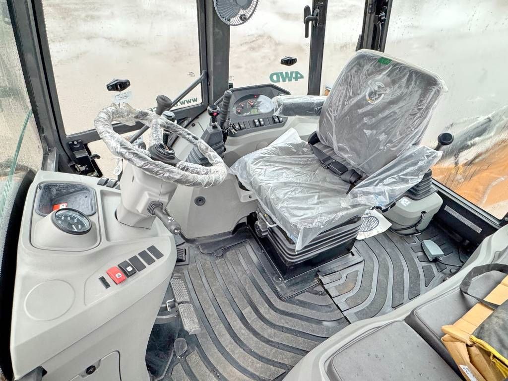 CASE 770EX 4WD - New / Unused / Hammer Lines