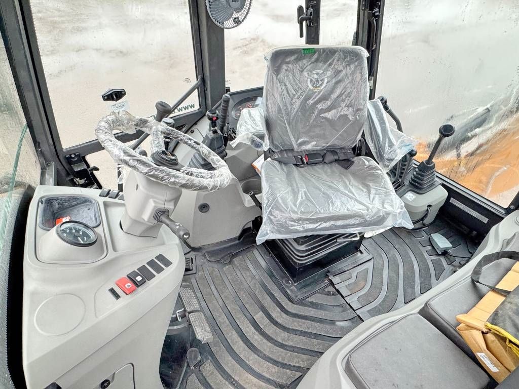 CASE 770EX 4WD - New / Unused / Hammer Lines