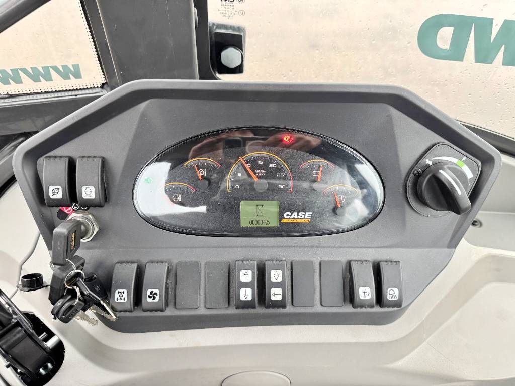 CASE 770EX 4WD - New / Unused / Hammer Lines