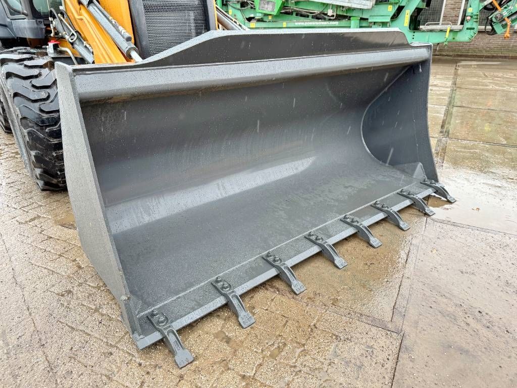 CASE 770EX 4WD - New / Unused / Hammer Lines