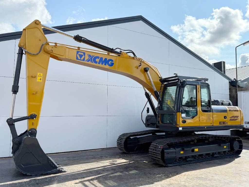 XCMG XE230CLC - Isuzu Engine / Hammer Lines Included!