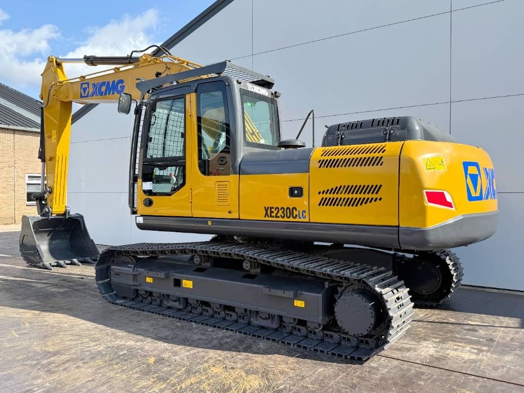 XCMG XE230CLC - Isuzu Engine / Hammer Lines Included!