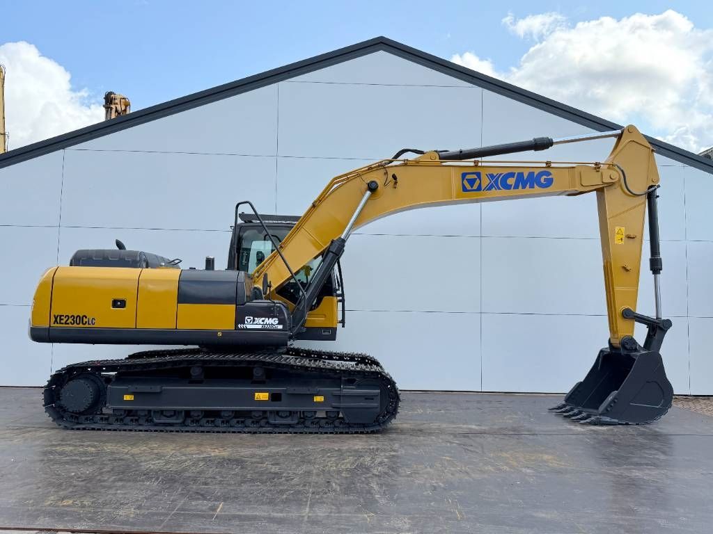 XCMG XE230CLC - Isuzu Engine / Hammer Lines Included!