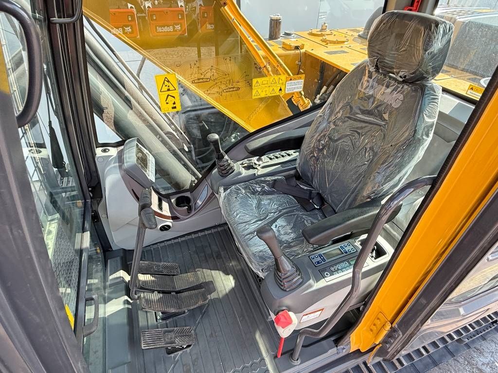 XCMG XE230CLC - Isuzu Engine / Hammer Lines Included!