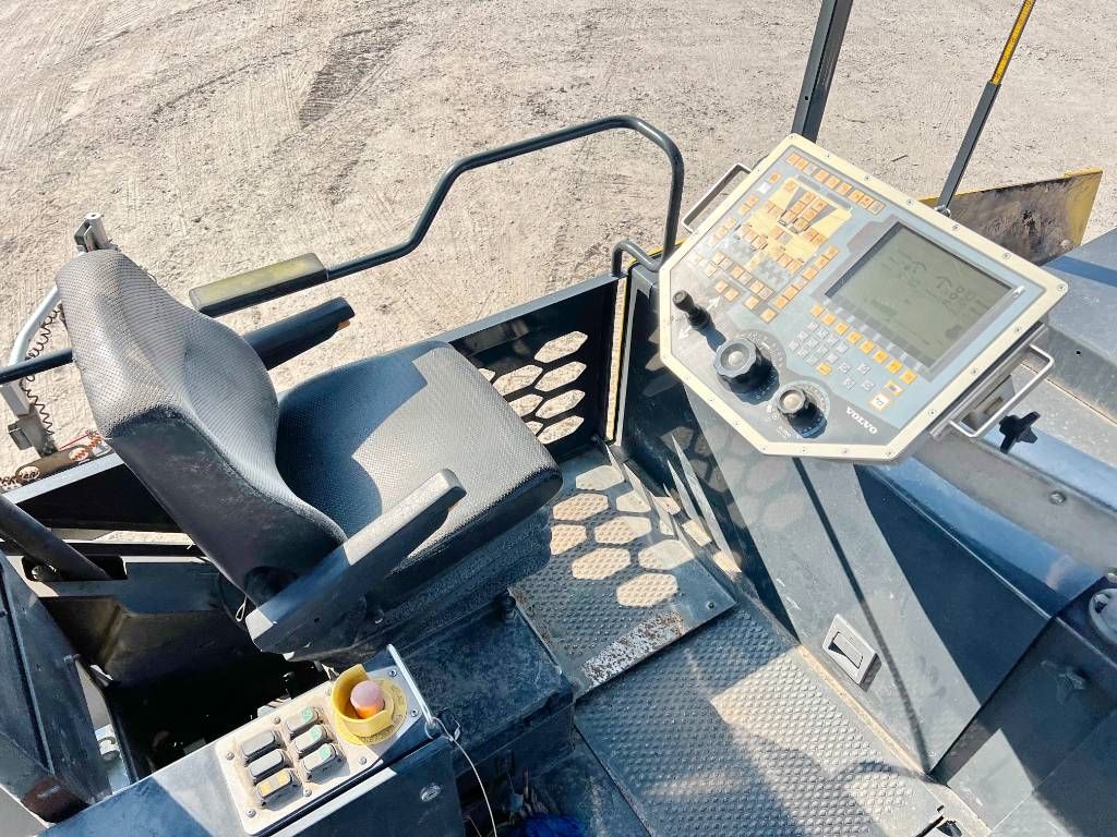 Volvo P7820C - 6 Meter Paving Width / Topcon GPS System