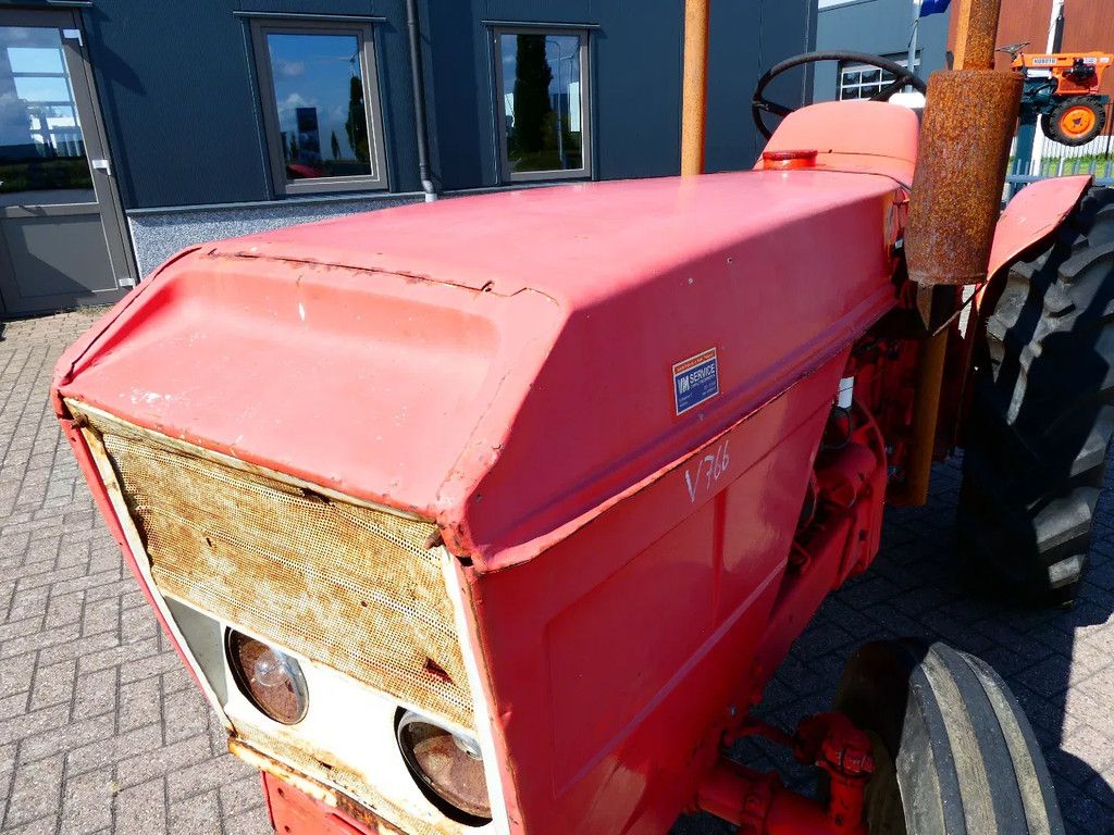 Renault Super 7 2wd / 2703 Draaiuren / Smalspoortrekker