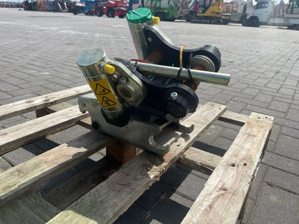 Sanderson STEELWRIST TMX S30 -180HA | TILT QUICKCOUPLER | TILTING COUPLER | NEW