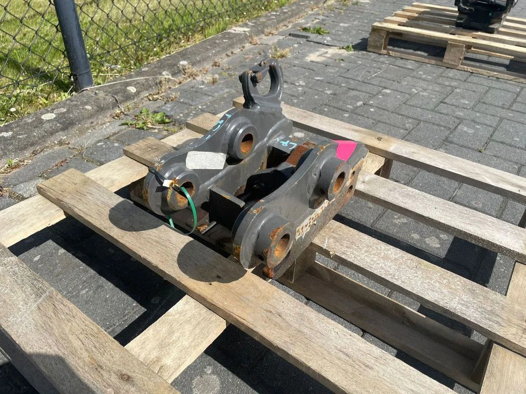 SMP S30 | HALF-AUTO QUICK COUPLER | SNELWISSEL | VOLVO EC18