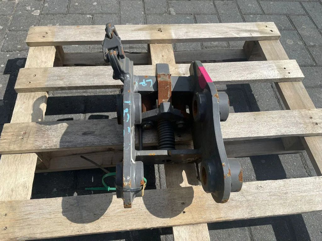 SMP S30 | HALF-AUTO QUICK COUPLER | SNELWISSEL | VOLVO EC18