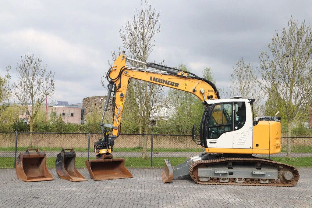Liebherr R914 COMPACT S | ROTOTILT | 3X BUCKET | DOZERBLADE