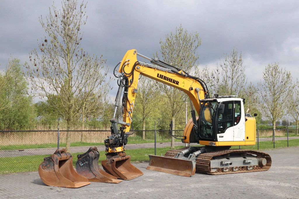 Liebherr R914 COMPACT S | ROTOTILT | 3X BUCKET | DOZERBLADE