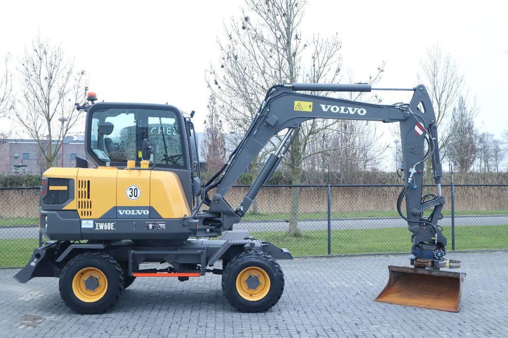 Volvo EW60E | DEMO | 30 KM/H | ROTOTILT + GRIPPER | BUCKET