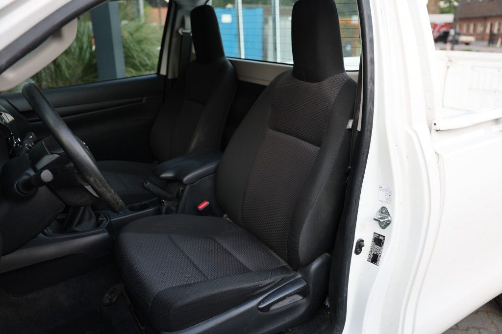 Toyota Hilux 2.4 D-4D ENKEL CABIN 4WD VAN