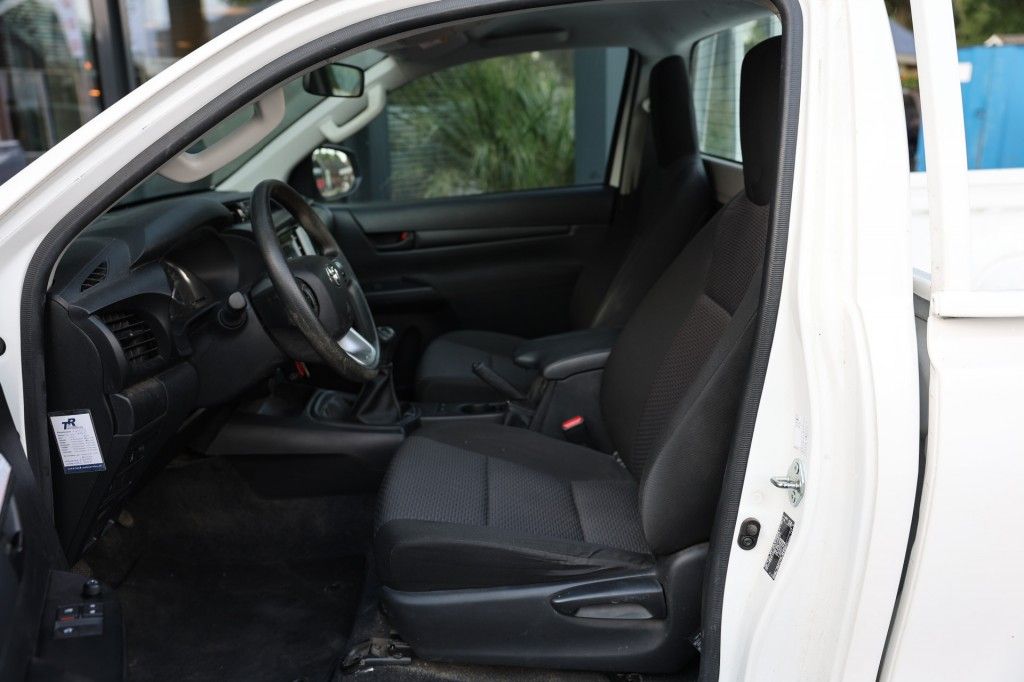 Toyota Hilux 2.4 D-4D ENKEL CABIN 4WD VAN