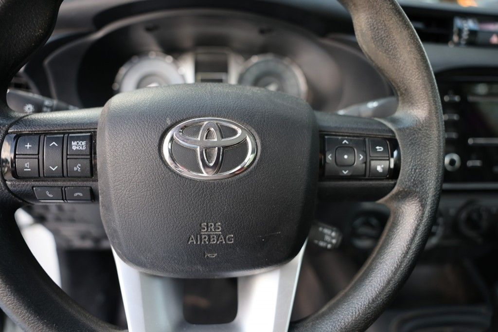 Toyota Hilux 2.4 D-4D ENKEL CABIN 4WD VAN