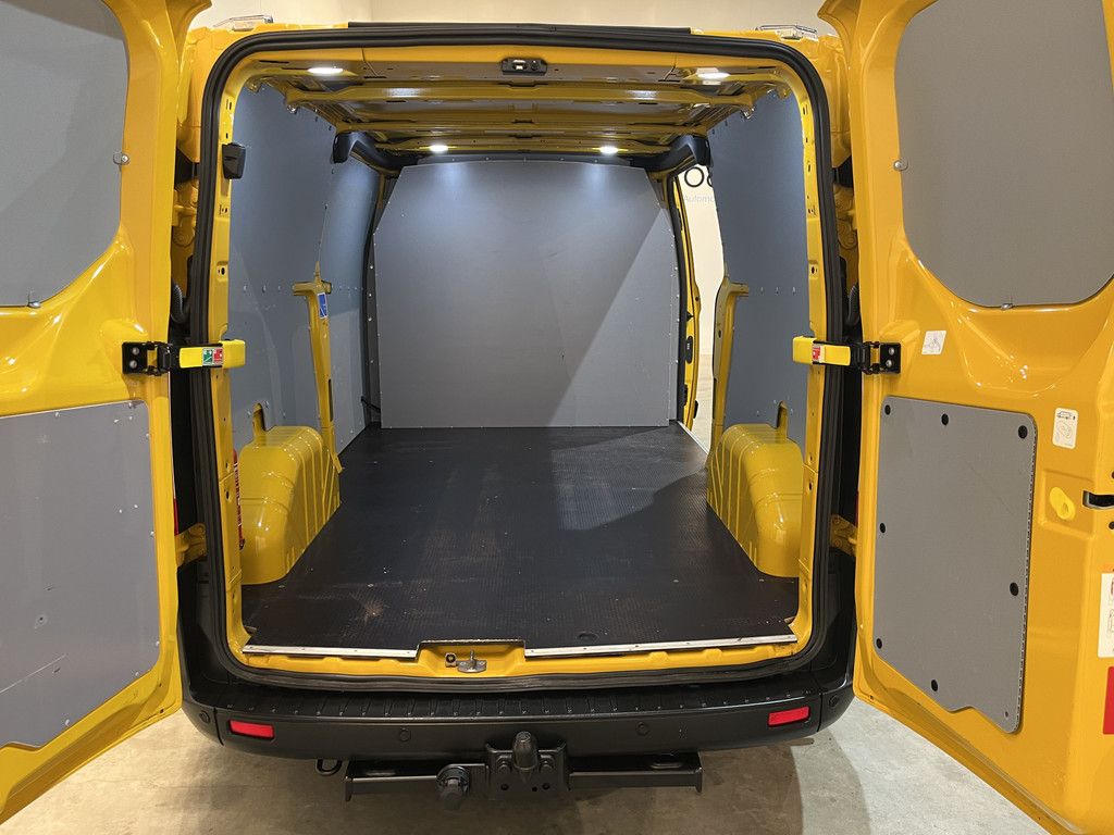 Ford Transit Custom 320 2.0 TDCI L2H1 Trend / Euro 6 / Airco / Cruise Control / Trekhaak / 220 V. / PDC / 65.600 KM !!