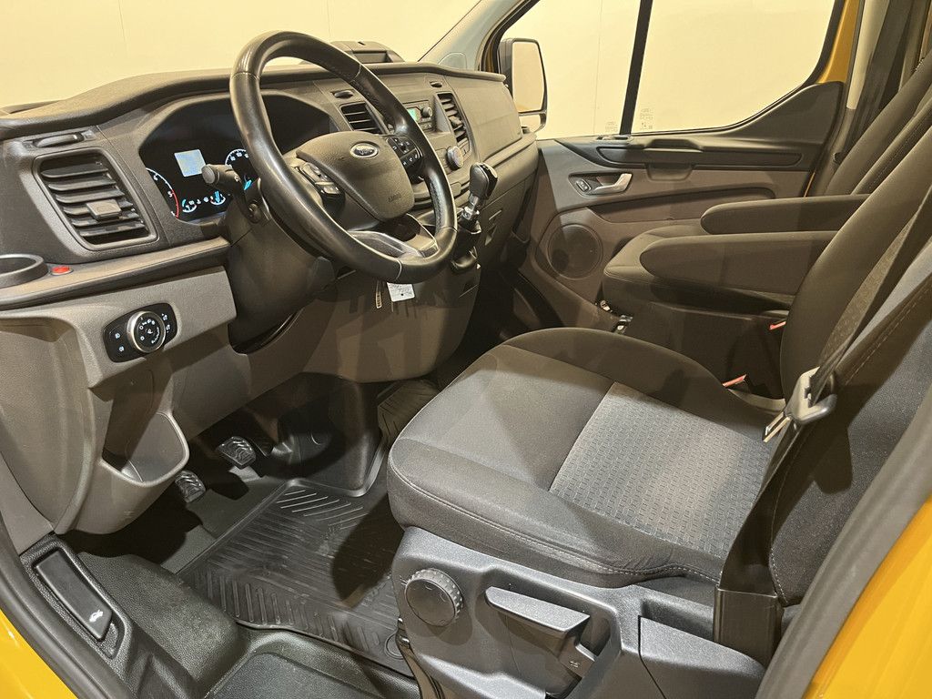 Ford Transit Custom 320 2.0 TDCI L2H1 Trend / Euro 6 / Airco / Cruise Control / Trekhaak / 220 V. / PDC / 65.600 KM !!
