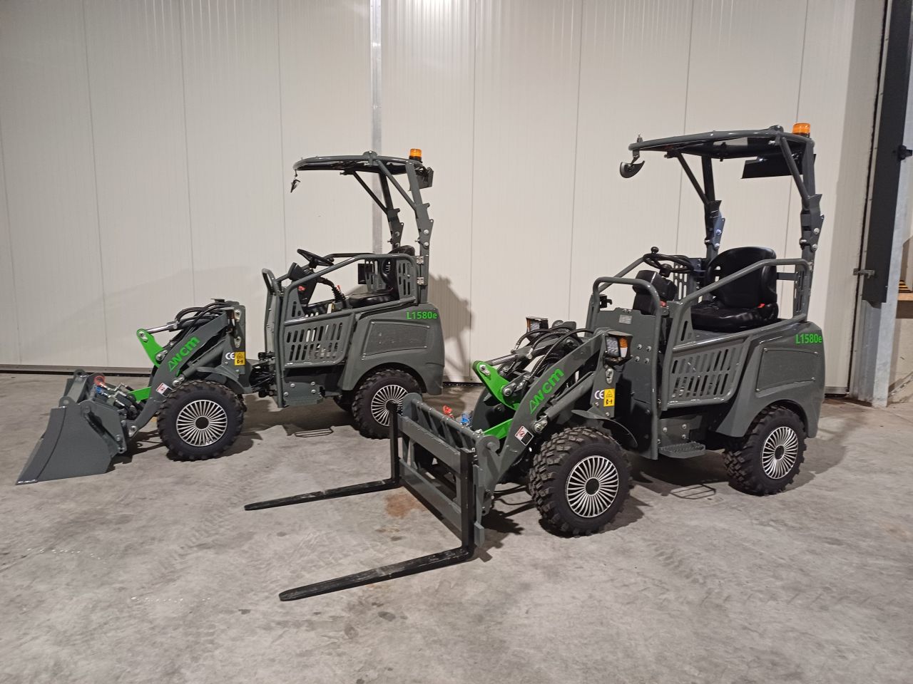 Elektrische mini shovel WCM l1580e