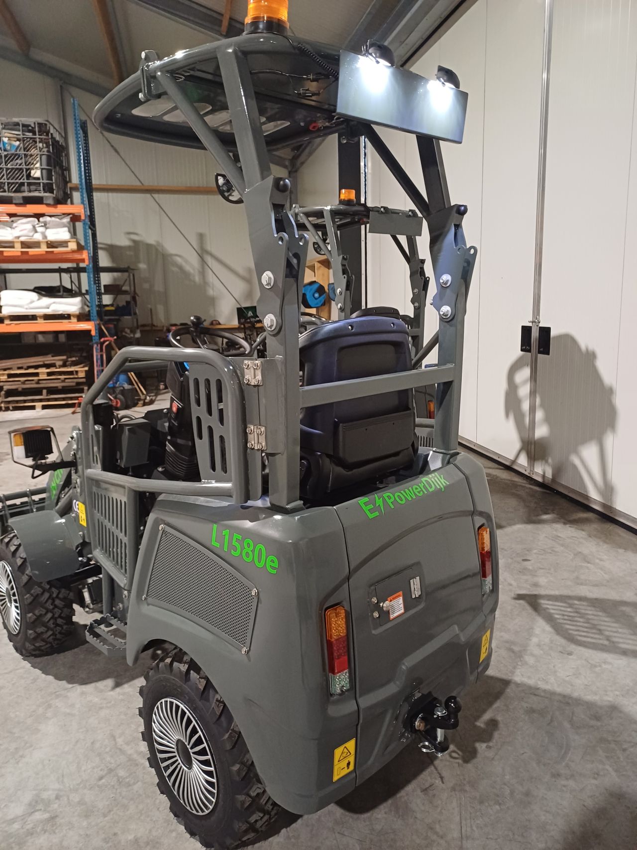 Elektrische mini shovel WCM l1580e
