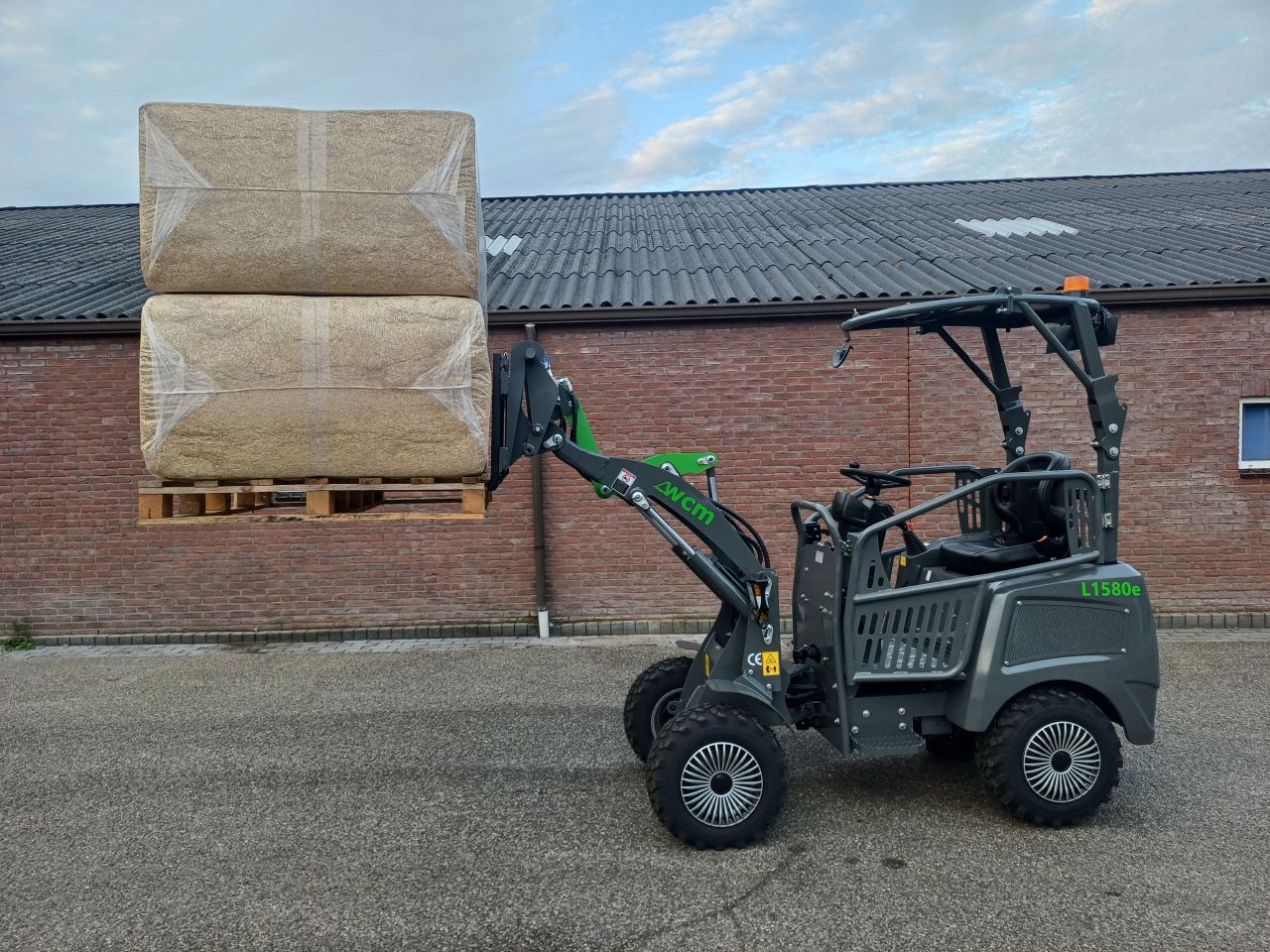 Elektrische mini shovel WCM l1580e
