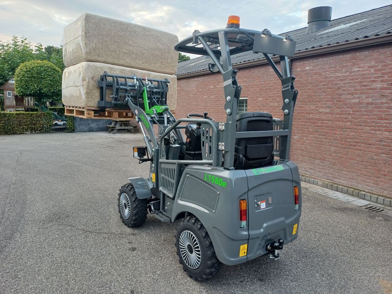 Elektrische mini shovel WCM l1580e