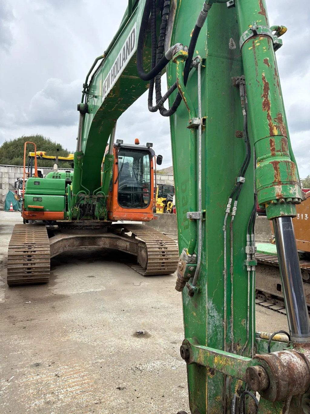 New Holland Kobelco E265