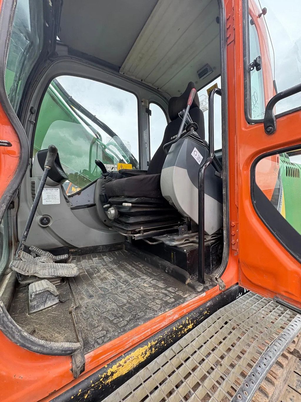 New Holland Kobelco E265